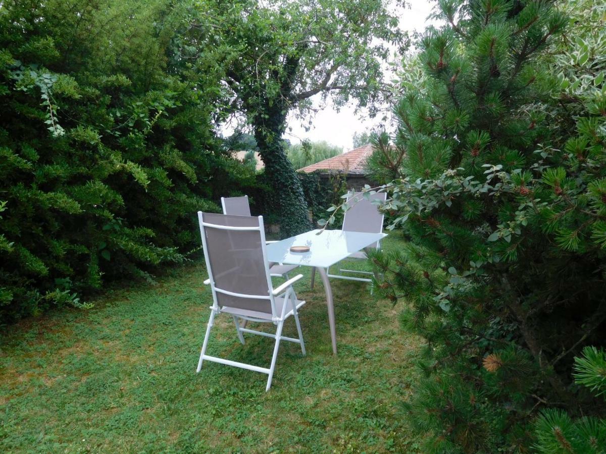 La Chambre D'amis LA COSTIGNIERES Montgueux Exterior foto