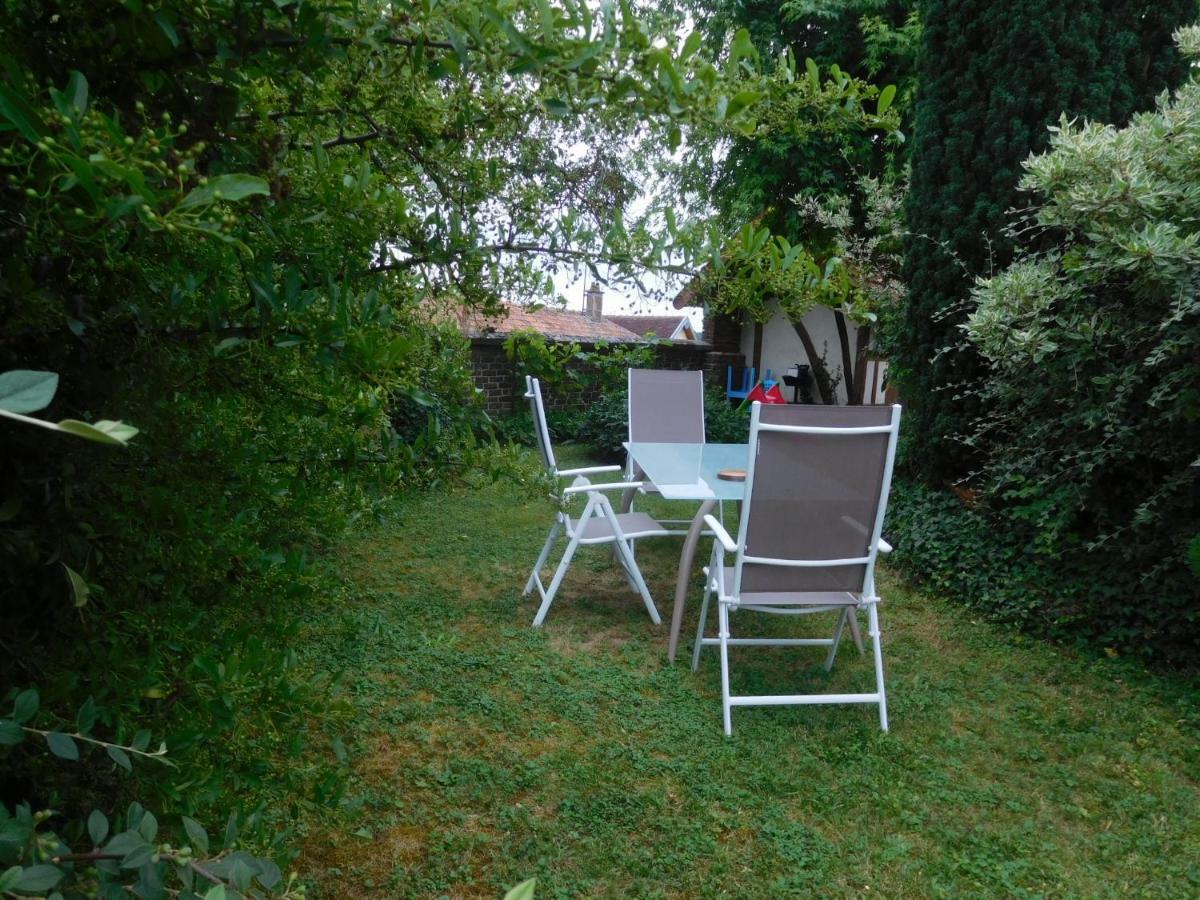 La Chambre D'amis LA COSTIGNIERES Montgueux Exterior foto